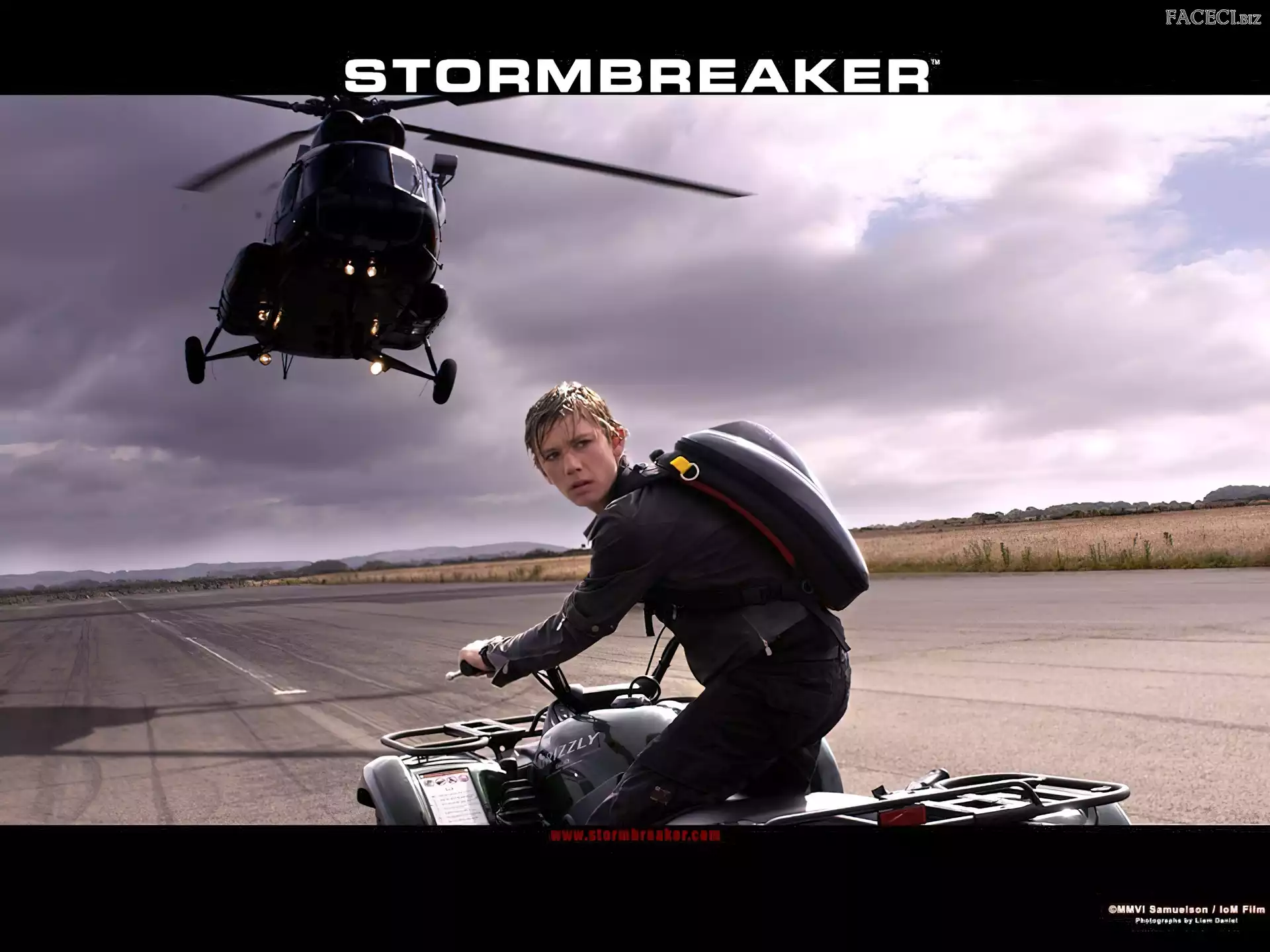 śmigłowiec, Stormbreaker, niebo, ulica, Alex Pettyfer, quad